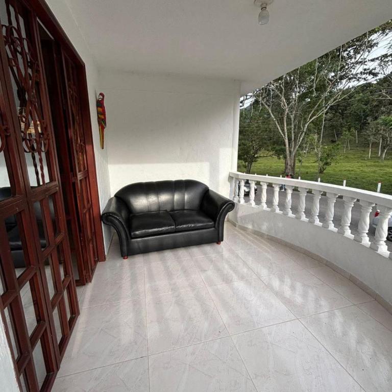 Cabaña con piscina iluminada amplias zonas verdes - Casa - 12