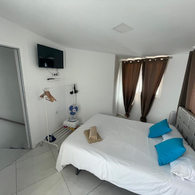 Relajante Bungalow en Playa Americas - Three-Bedroom House - 4