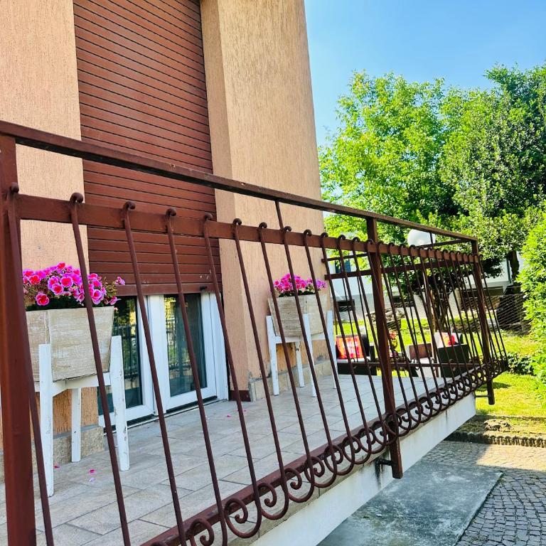 Apartment Dolce Vita Garden - Private parking, Self check in - Two-Bedroom House - 62