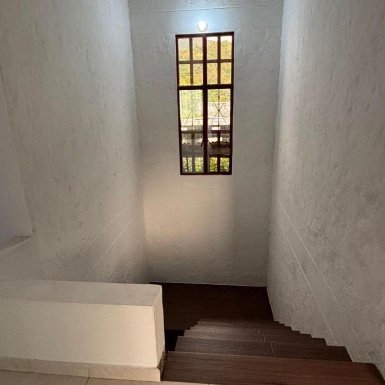 Cabaña con piscina iluminada amplias zonas verdes - Casa - 16