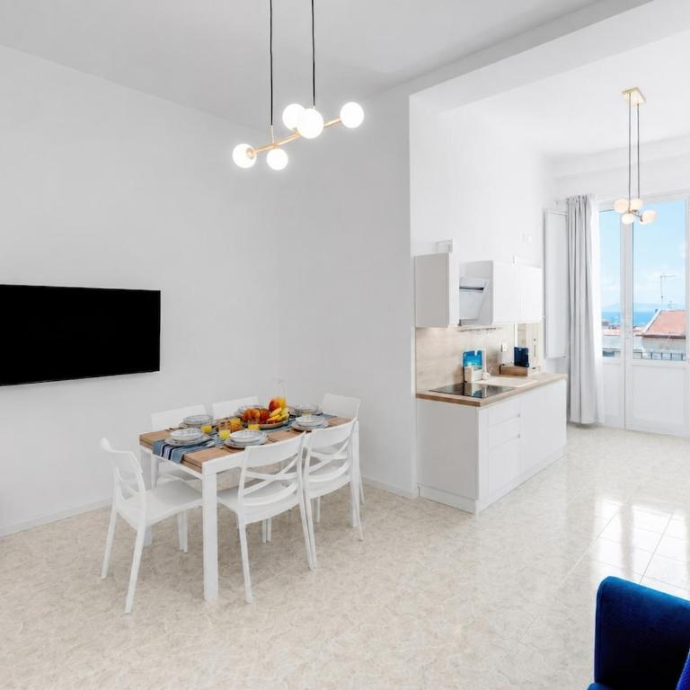 Sorrento Skyline 3BR Apartment Seaview Terrace - Three-Bedroom Apartment - 1