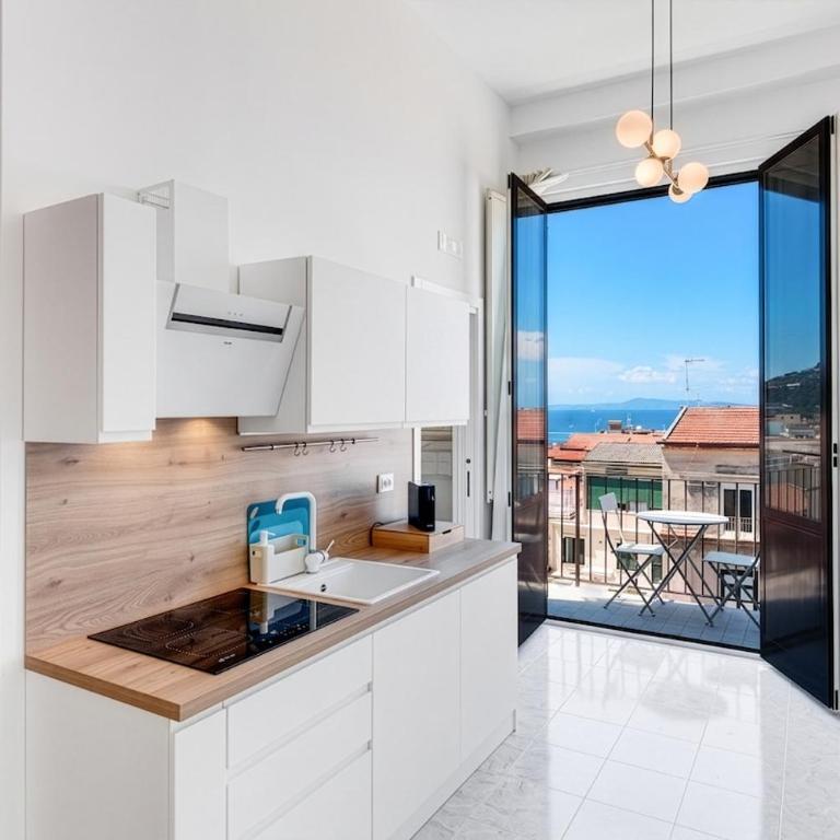 Sorrento Skyline 3BR Apartment Seaview Terrace - Three-Bedroom Apartment - 10