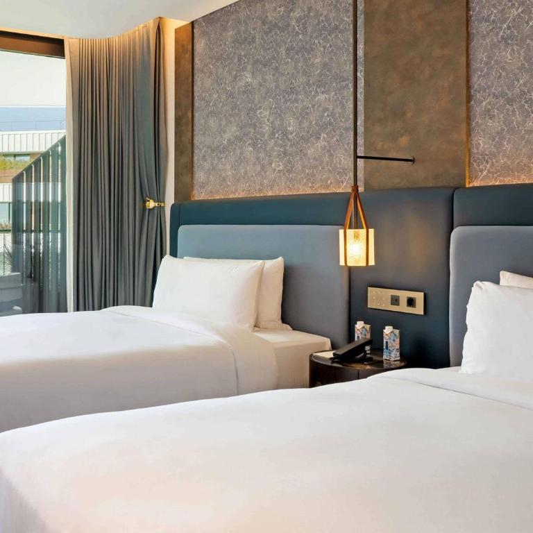 SLS Barcelona - Twin Room with Marina View - Captivate - 5