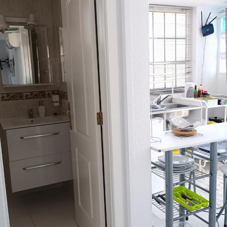 bright suite with private entrance and balcony - Apartamento de 1 dormitorio - 7