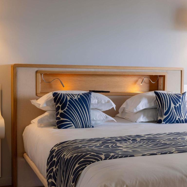 Hotel & Spa Kasano Calvi - Handwritten Collection - Chambre Lit King-Size Supérieure avec Piscine - Vue sur Mer - 2