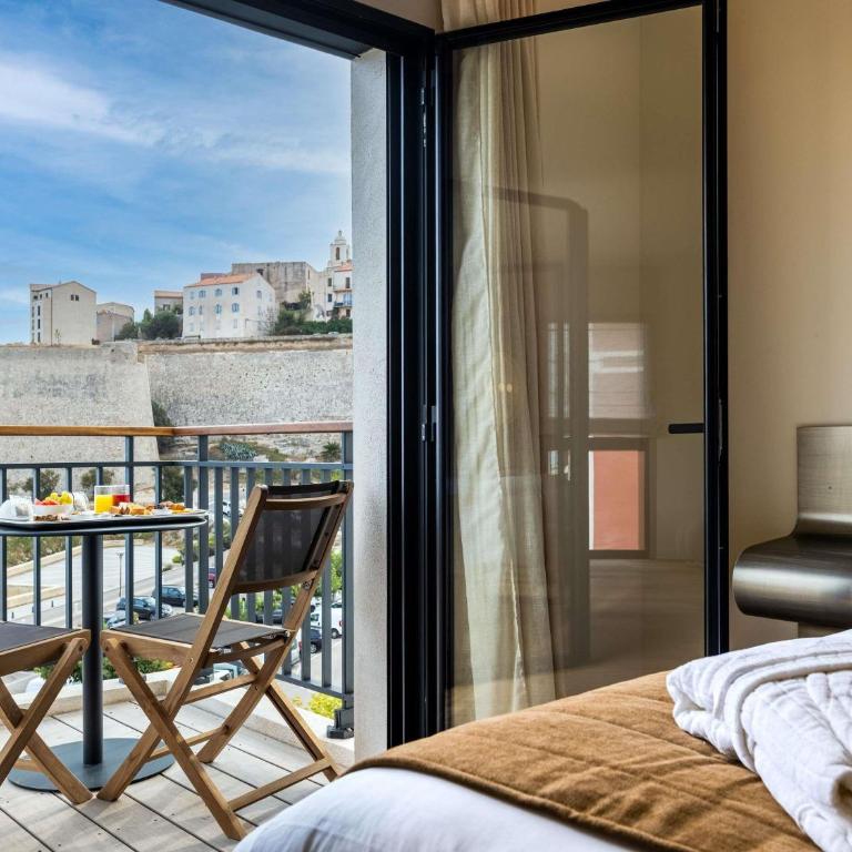 Hotel & Spa Kasano Calvi - Handwritten Collection - Suite Prestige avec 1 Lit Double ou 2 Lits Simples - Vue sur Mer et Citadelle - 3