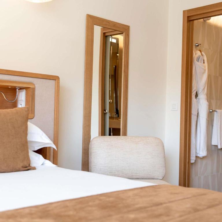 Hotel & Spa Kasano Calvi - Handwritten Collection - Chambre Double ou Lits Jumeaux Classique - Vue sur Piscine - 4