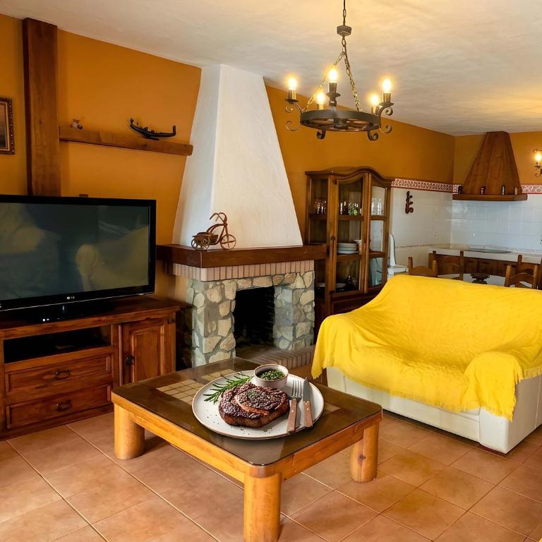 Chalet Piscina Privada vallada cerca del pueblo solo se permite familias y parejas - Maison de Vacances - 6