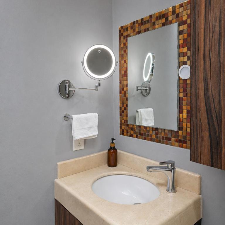 2BR Resort Apartment Cancun Pool WiFi AC - Apartamento de 2 dormitorios con balcón - 33