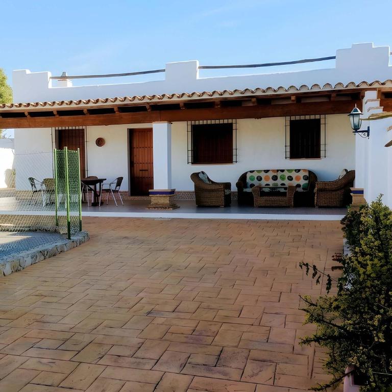 Chalet Piscina Privada vallada cerca del pueblo solo se permite familias y parejas - Maison de Vacances - 10