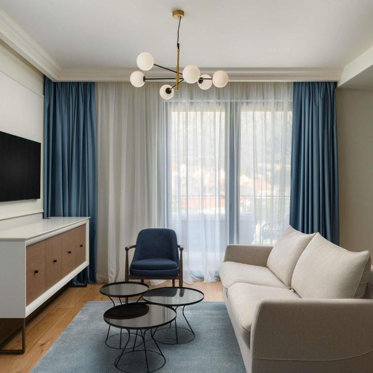 Mövenpick Hotel & Residences Teuta Kotor Bay - Deluxe Apartment with Double Bed and Sofa - 3