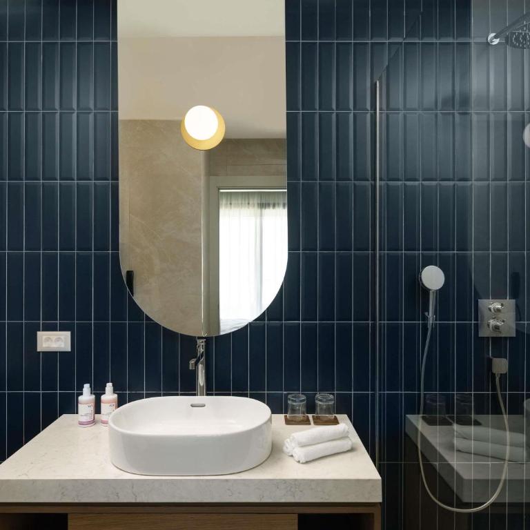Mövenpick Hotel & Residences Teuta Kotor Bay - Deluxe Apartment with Double Bed and Sofa - 8