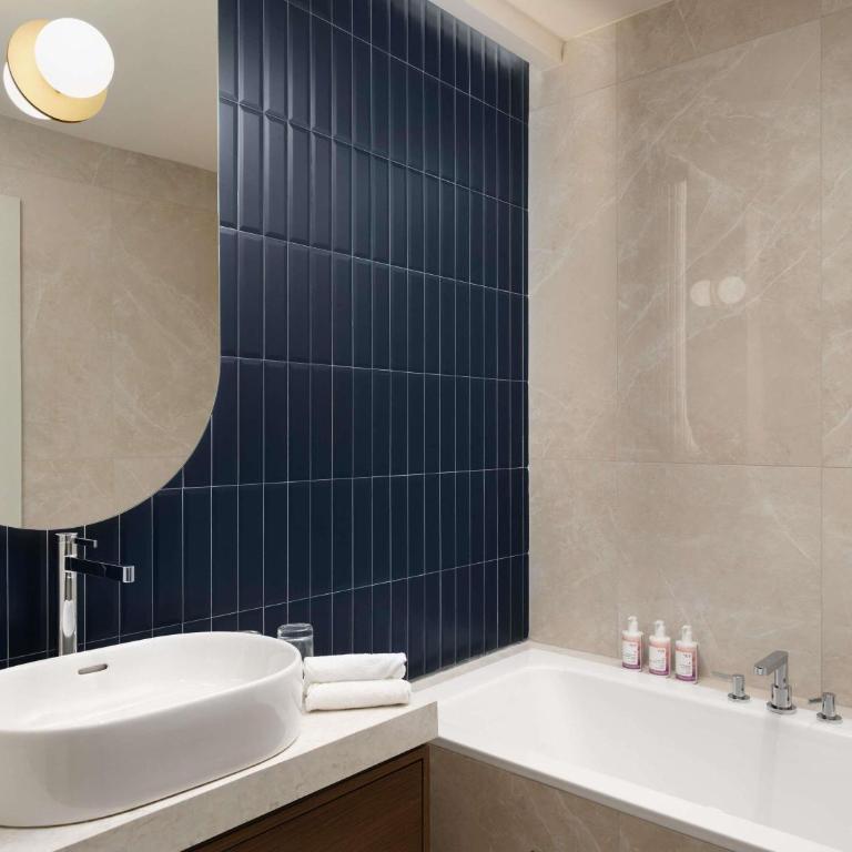 Mövenpick Hotel & Residences Teuta Kotor Bay - Deluxe Apartment with One King Bed, One Double Bed and Two Single Beds - 3
