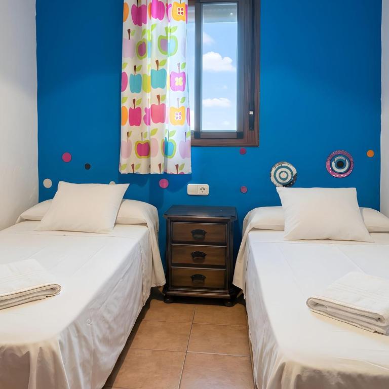 Chalet Piscina Privada vallada cerca del pueblo solo se permite familias y parejas - Maison de Vacances - 14