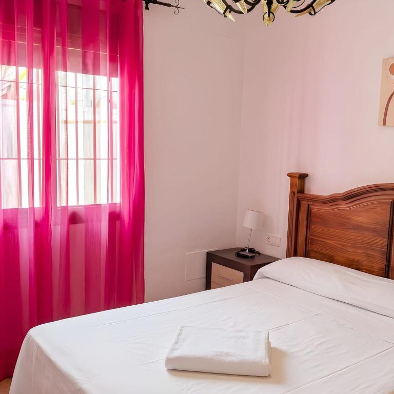 Chalet Piscina Privada vallada cerca del pueblo solo se permite familias y parejas - Maison de Vacances - 15