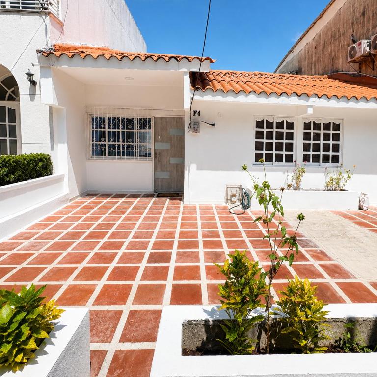 Casa Valenzo - Double or Twin Room with Shared Bathroom - 1