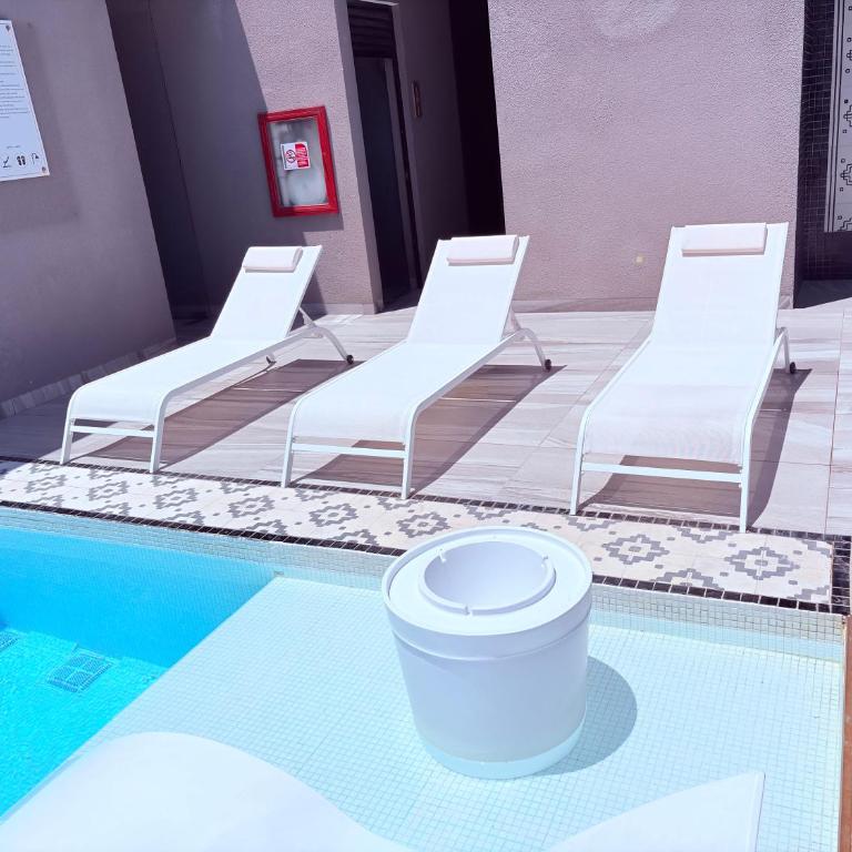 Queen Suite Oasis Just Minutes from the Beach - Queen Studio - 35