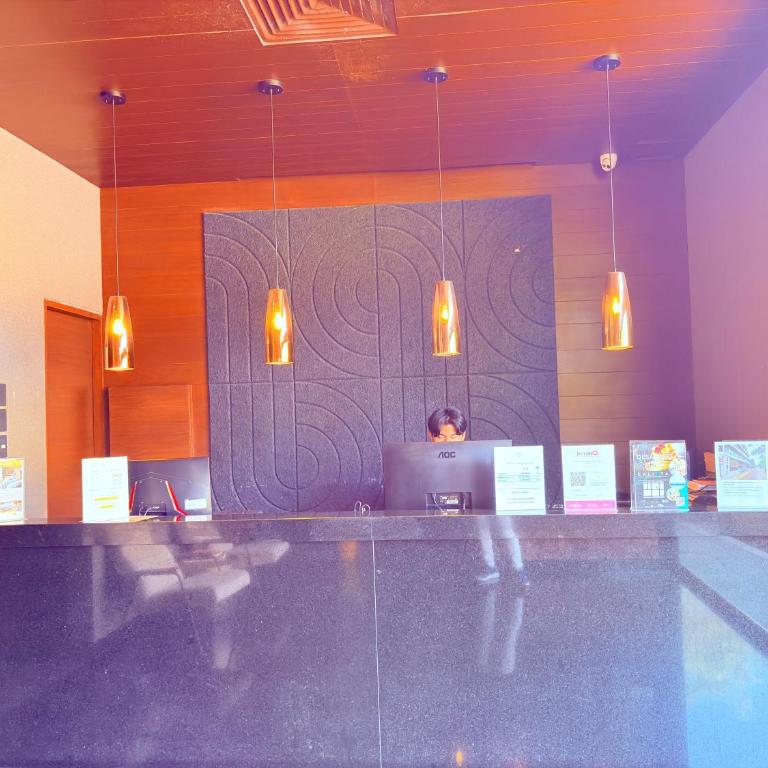 Queen Suite Oasis Just Minutes from the Beach - Queen Studio - 42