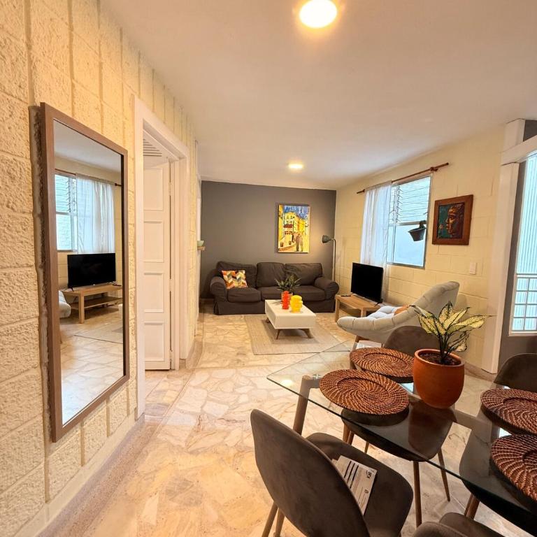 Entire apartment, best area in Laureles, Medellín - Apartamento de 3 dormitorios - 16