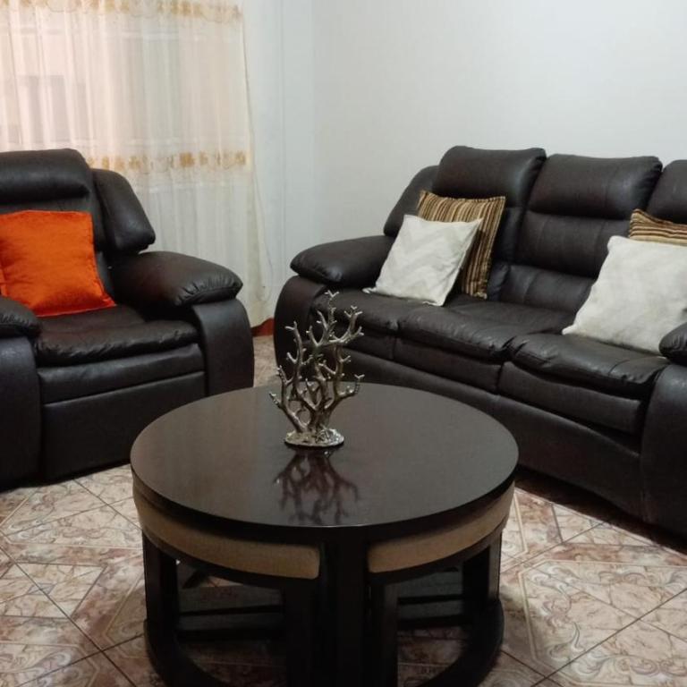 Apartamento Amoblado con Estacionamiento primer piso - Three-Bedroom Apartment - 4