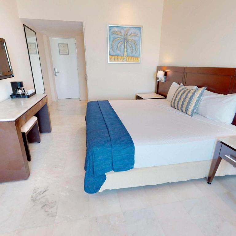 Park Royal Mazatlán - Standard King Room with Ocean View - 2