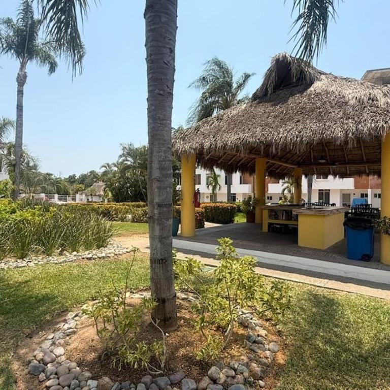 House with Terrace, Garden and Private Pool Access - Casa de 2 dormitorios - 21