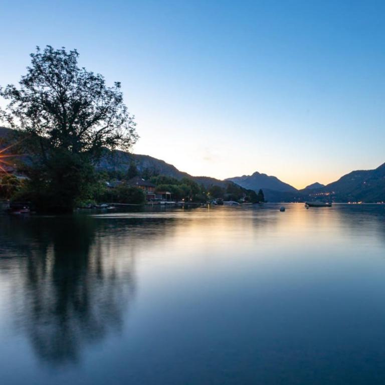 Private Lake Access Waterfront Sauna & Jacuzzi 7 Bedrooms Sleeps 15 - Villa - 4