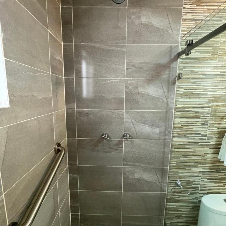 Cozy Apartment near Eugenia Metro Station - Mochaj - Apartamento de 2 dormitorios - 6