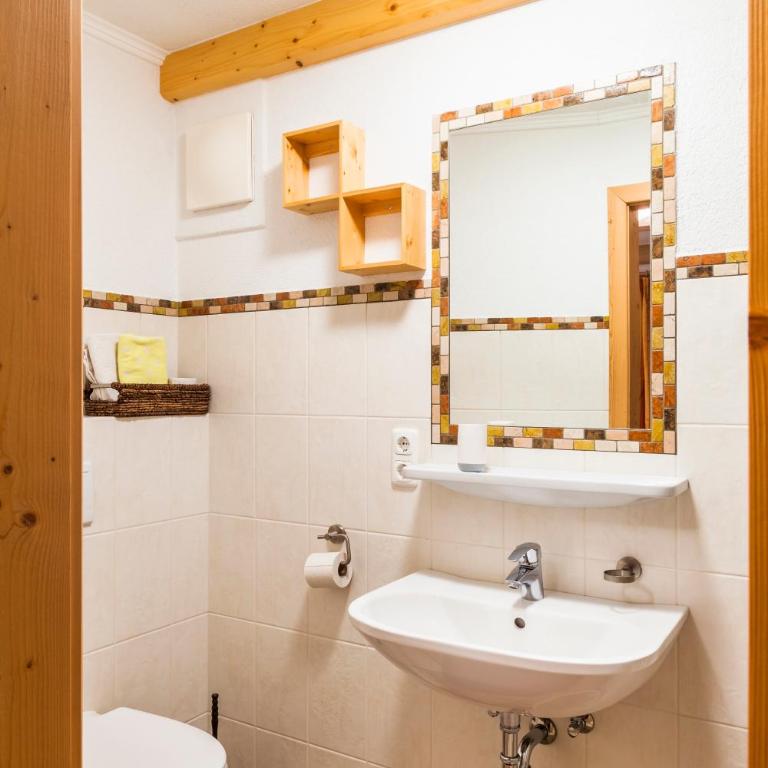 Biobauernhof Kleinummerstall - Standard Doppelzimmer mit Balkon - 3