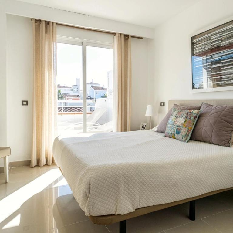 Sunlit 2BR with Pool & Terrace El Paraíso - Apartamento - 9