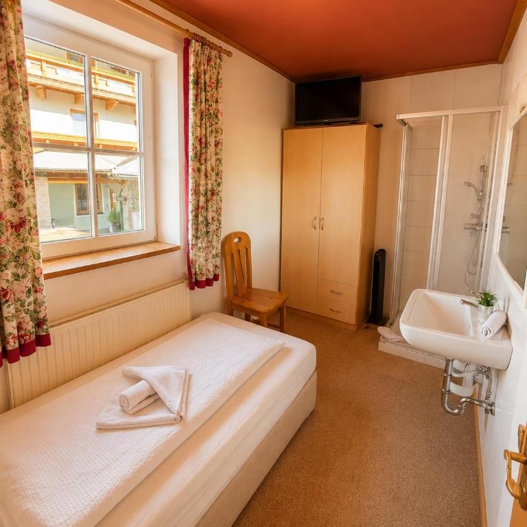 Frühstückspension Bachseitenhof - Einzelzimmer mit Dusche - 5
