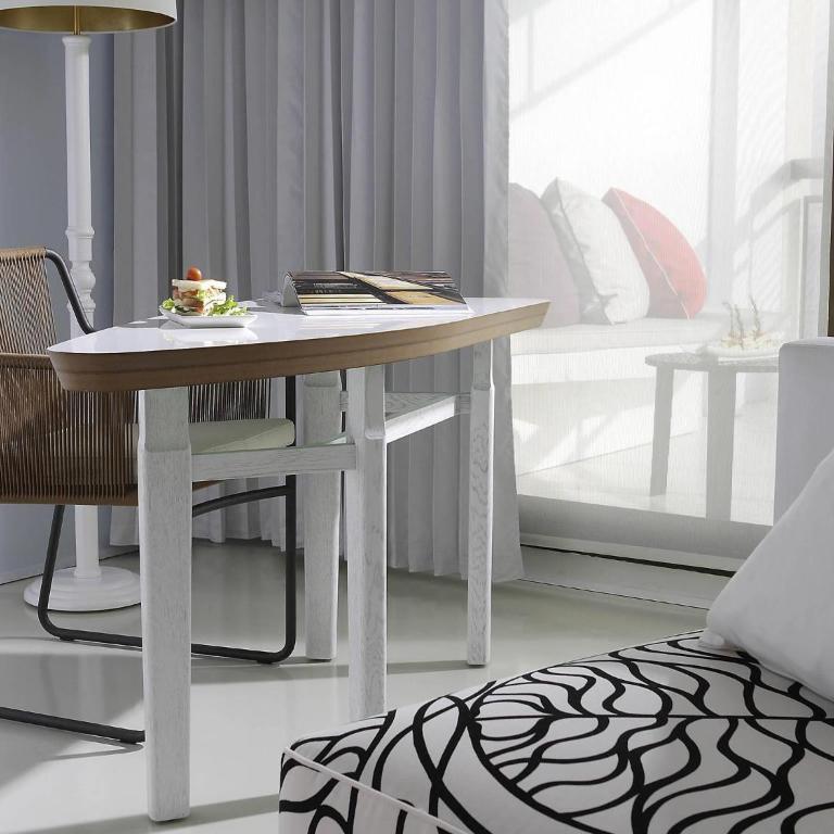 Pullman Cannes Mandelieu - Chambre Classique avec Terrasse - Vue Partielle sur Mer - 5