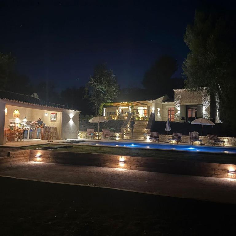 Le Mas Soleria à Gordes avec vue exceptionnelle - Villa - 64