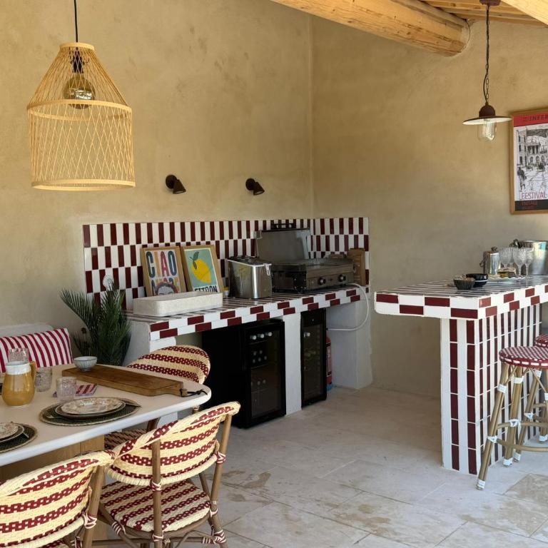 Le Mas Soleria à Gordes avec vue exceptionnelle - Villa - 66