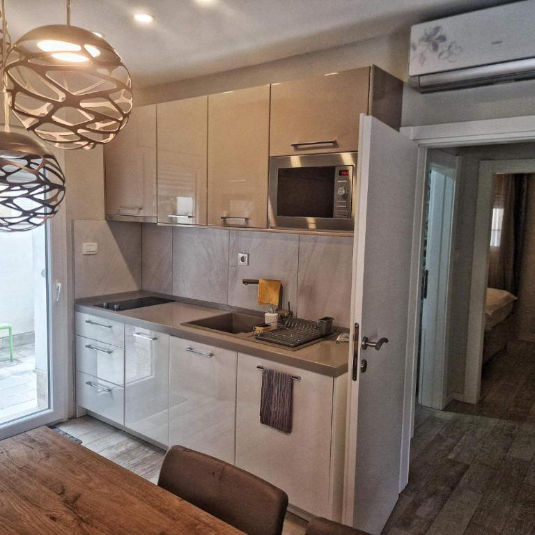 Apartments Villa Vera - Two-Bedroom Apartment with Balcony and Terrace - 5