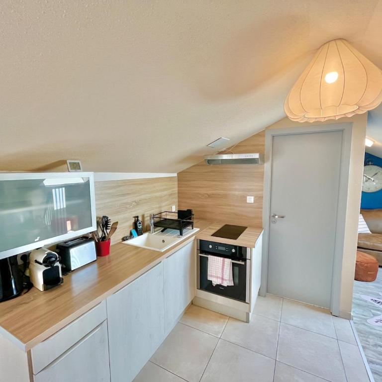 Belle Étoile - Rooftop & Hammock - Mulhouse Center - One-Bedroom Apartment with Terrace - 25