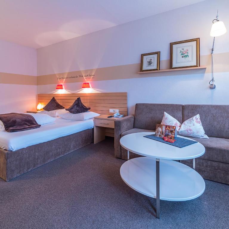 Wohlfühlhotel Schiestl - Doppelzimmer mit Balkon - 12