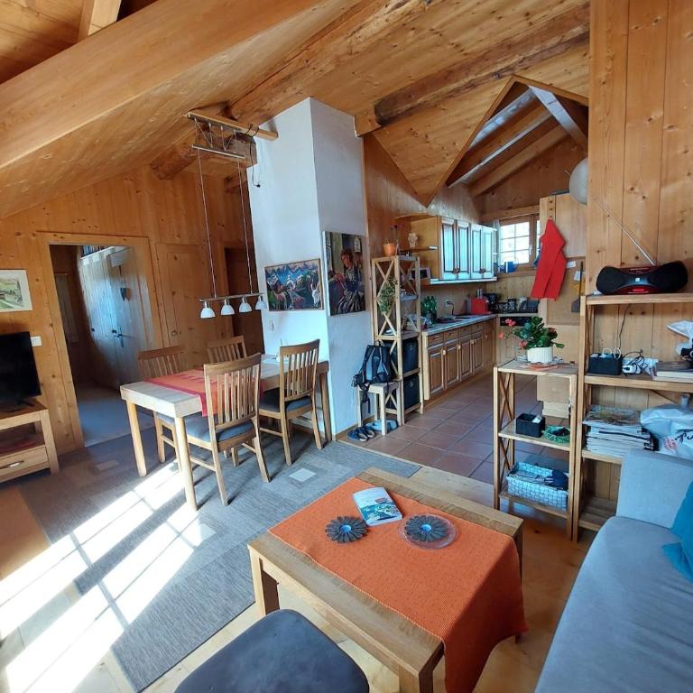 Stilvolle 3,5 Dachwohnung "Alpenblick" - Apartment mit 2 Schlafzimmern - 1