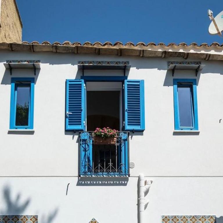 Casa Mariuccia Beachfront - Two-Bedroom House - 14