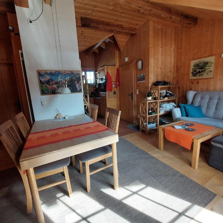 Stilvolle 3,5 Dachwohnung "Alpenblick" - Apartment mit 2 Schlafzimmern - 6