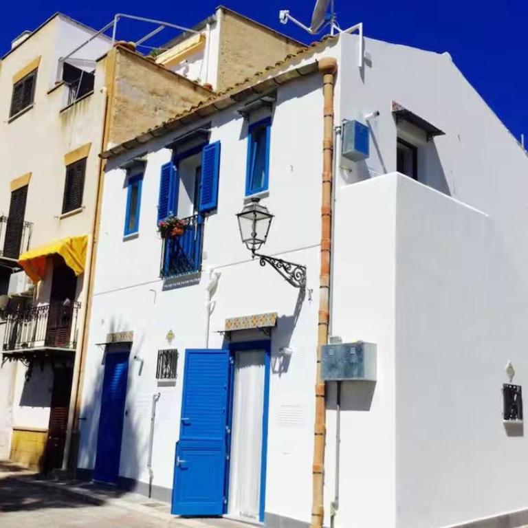 Casa Mariuccia Beachfront - Two-Bedroom House - 25