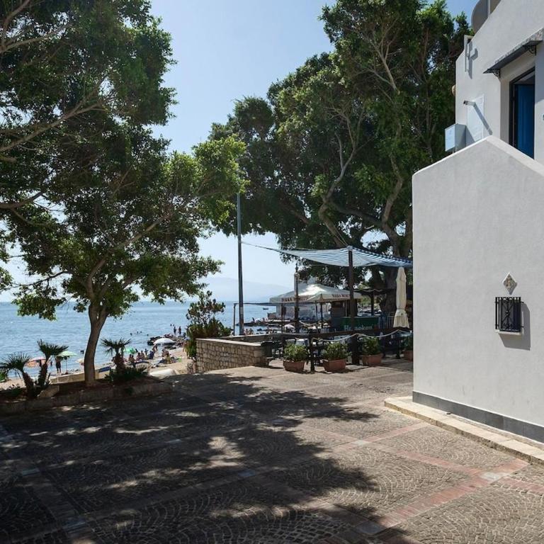Casa Mariuccia Beachfront - Two-Bedroom House - 29