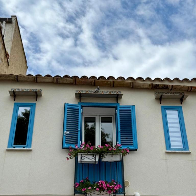 Casa Mariuccia Beachfront - Two-Bedroom House - 32