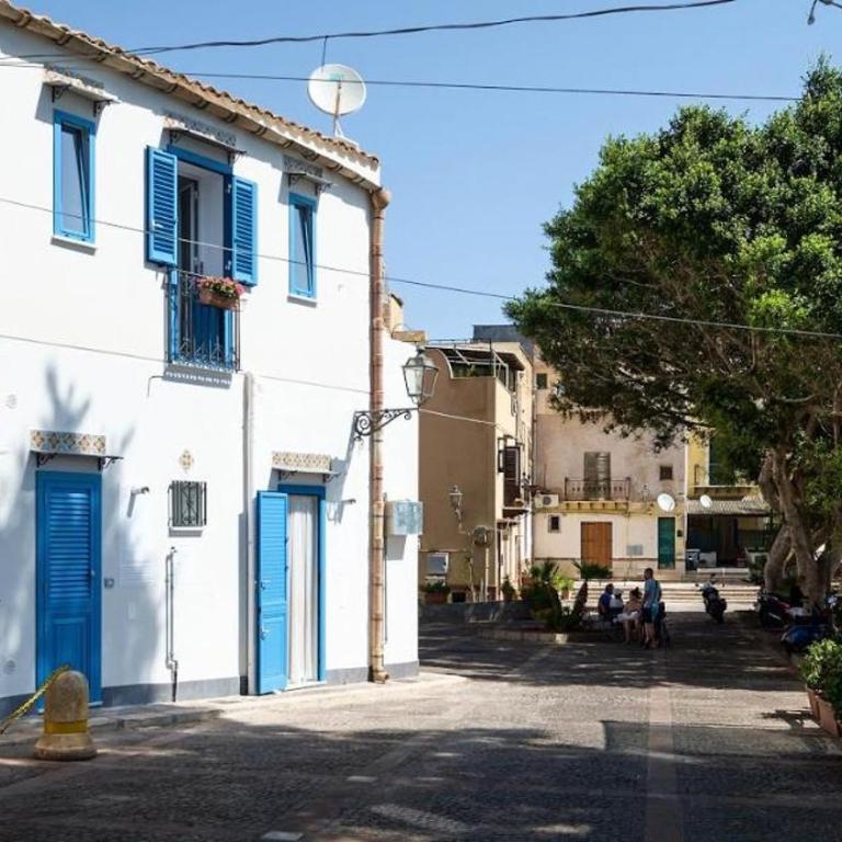 Casa Mariuccia Beachfront - Two-Bedroom House - 33
