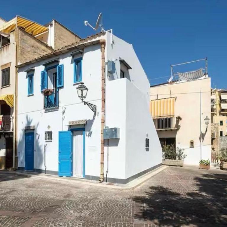 Casa Mariuccia Beachfront - Two-Bedroom House - 35