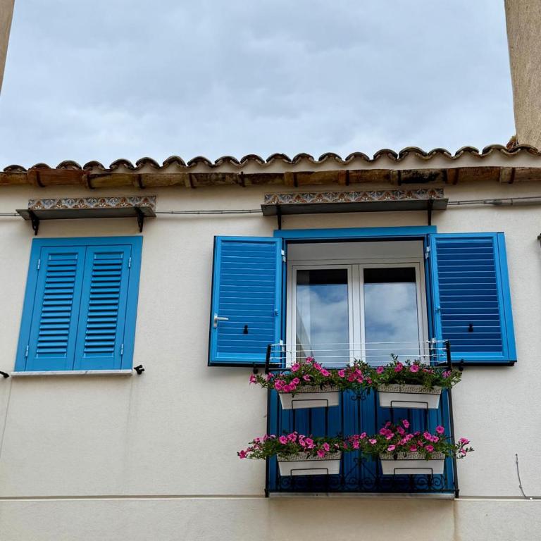 Casa Mariuccia Beachfront - Two-Bedroom House - 45