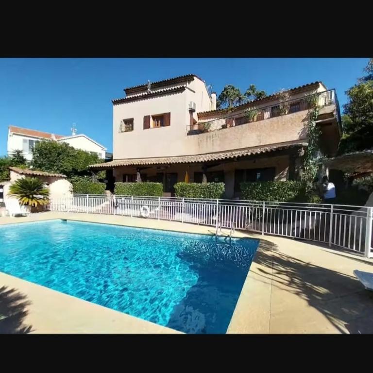 Duplex T3 à St Aygulf avec piscine et à 500m de la mer - Apartment mit 3 Schlafzimmern - 13