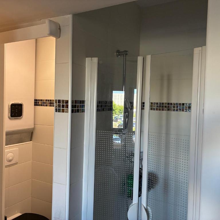 Village naturiste Cap d Agde - Coursives Port Nature 5 - Appartement Entier chambre séparée au calme - One-Bedroom Apartment - 17