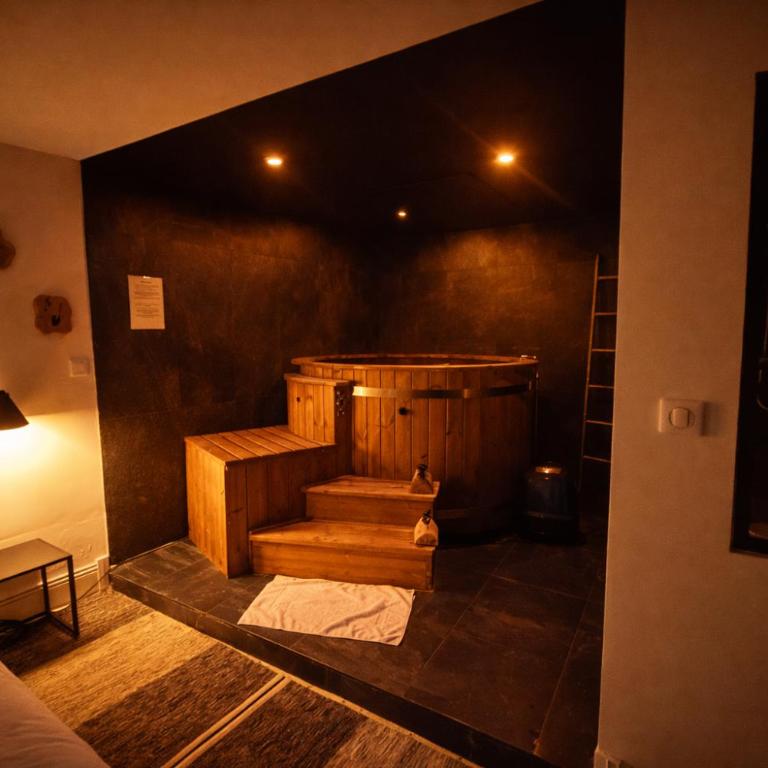 Suite premium Polaire, Jacuzzi & Cinéma - Appartement 1 Chambre - 3
