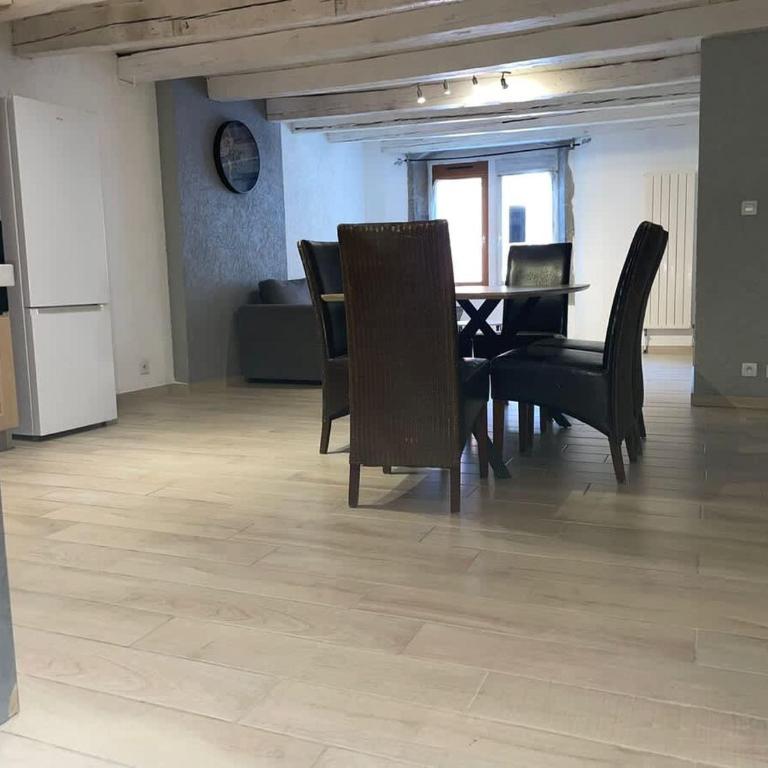 Le Rochois, T3 au centre - idéal pour une famille ou 2 couples - Appartement - 4